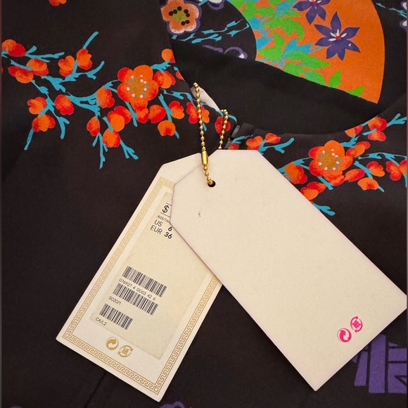 Versace X H&M Dress, complete with original hanger and garment bag - Picture 13 of 16